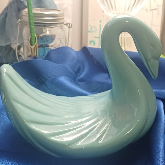 Beatiful teal swan towel holder - Picture 1 of 3